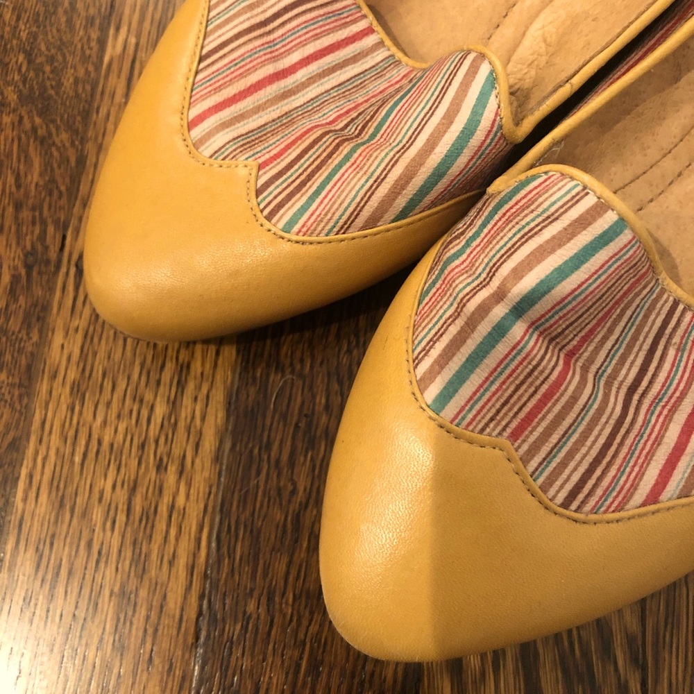 ❌SOLD❌ Lovely rainbow stripe leather flats in great condition